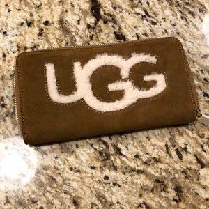 UGG wallet